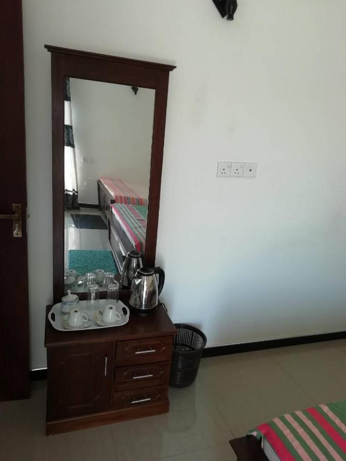 Reshani Guest House Negombo Exteriör bild