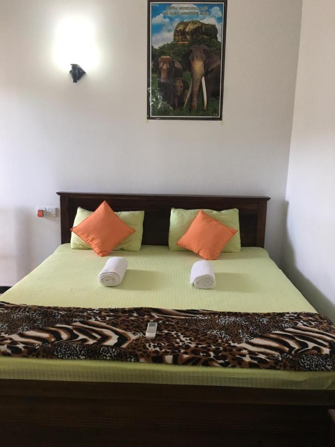 Reshani Guest House Negombo Exteriör bild