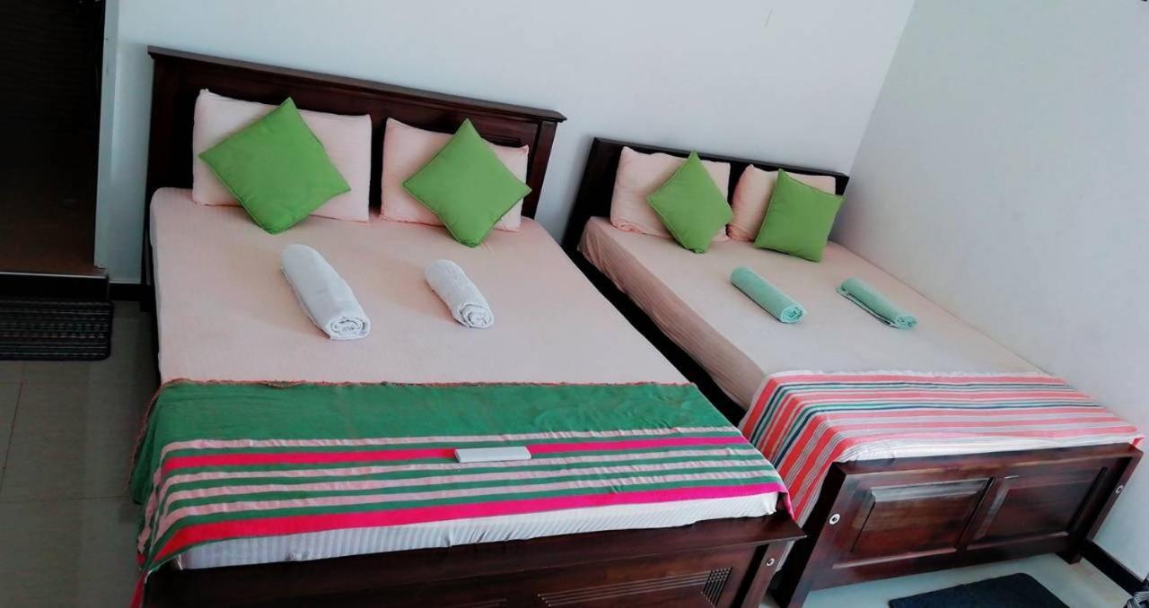 Reshani Guest House Negombo Exteriör bild