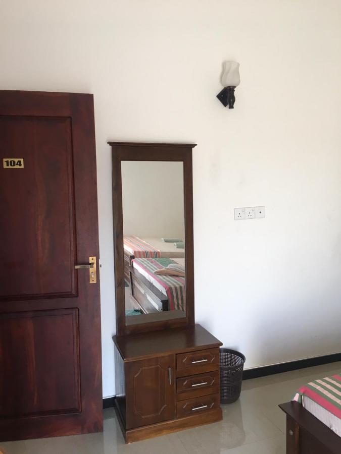 Reshani Guest House Negombo Exteriör bild